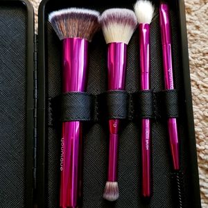 Travel brush set